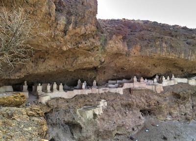 قبرستان 800 ساله هفتاد ملا Mirjaveh